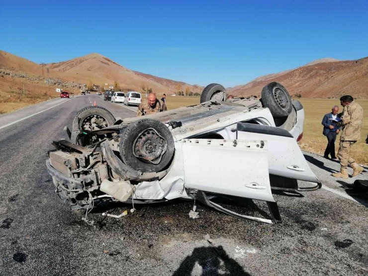 Tatvan-Hizan karayolunda kaza: 1 ölü, 4 yaralı