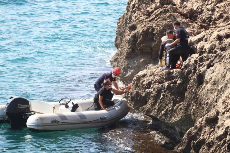 Antalya’da 40 metrelik falezlerden düşüp yaralanan kişi hayatını kaybetti