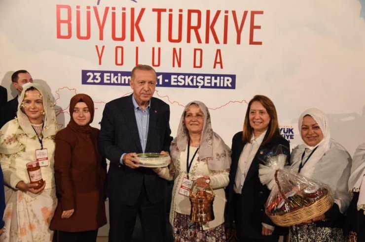 Cumhurbaşkanı Erdoğan İnönü’nün meşhur bal, kaymak ve yoğurdunu çok beğendi