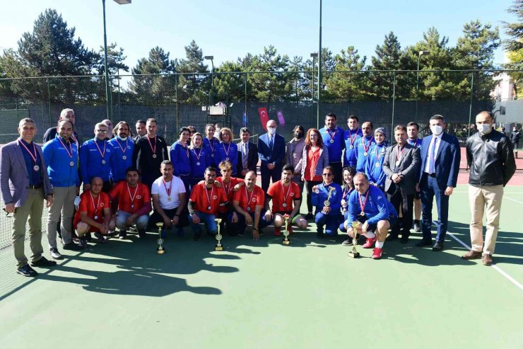 Anadolu Üniversitesi ‘Geleneksel Ayak Tenisi Turnuvası’ sona erdi