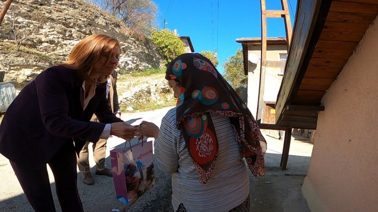 Safranbolu Belediyesi ihtiyaç sahibi ailelerinin çocuklarına süt imkanı sağlıyor