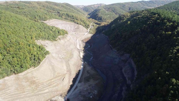 Karamürsel İhsaniye Barajı’nda temizlik çalışmaları tamamlandı