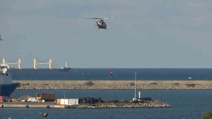 Sahil güvenlik helikopterinden nefes kesen eğitim