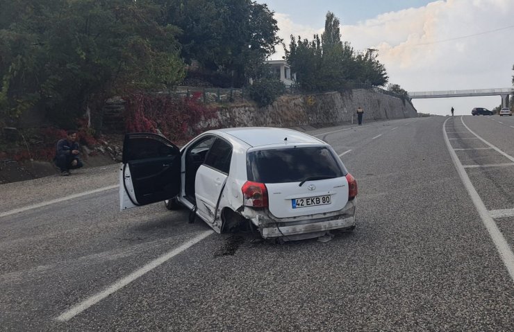 İki otomobil çarpıştı: 2 yaralı