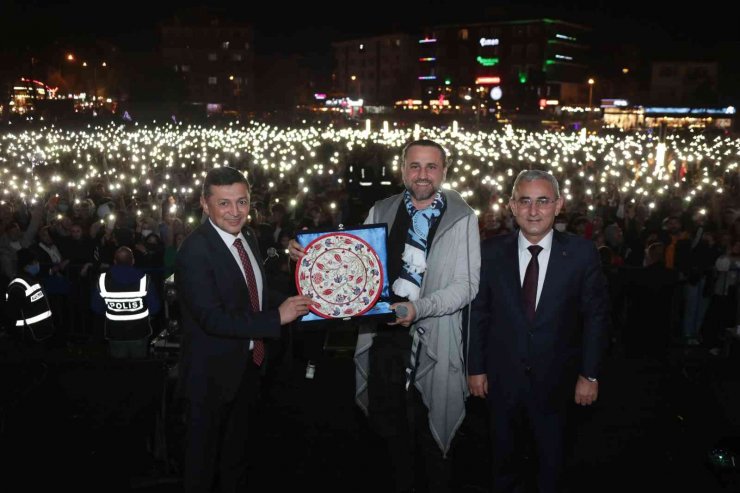 Kütahya Gençlik ve Cumhuriyet Festivali, Bora Duran konseri ile sona erdi