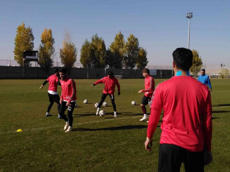 Elazığspor, Batman Petrolspor maçı hazırlıklarına tek antrenmanla devam etti