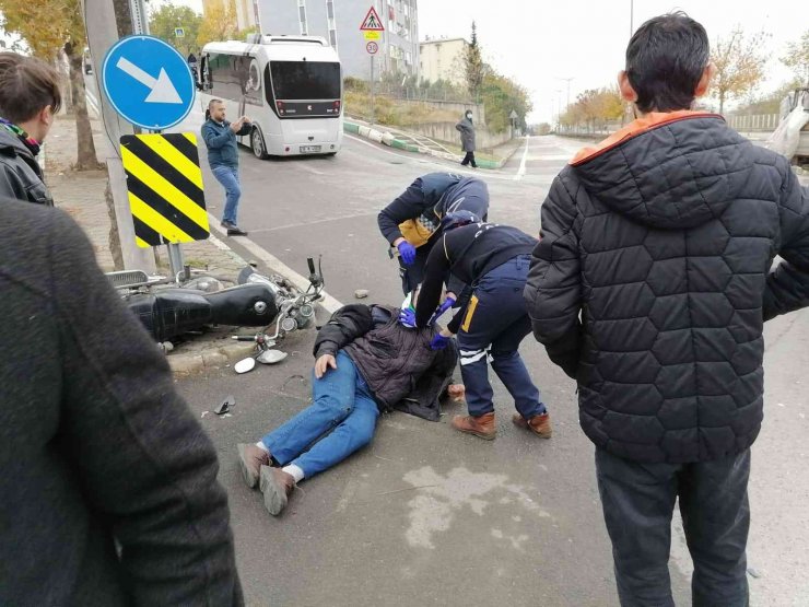 Bursa’da otomobil ile motosiklet çarpıştı : 1 yaralı