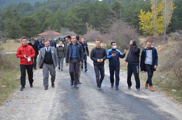 Emet’te öğretmenler doğa yürüyüşünde