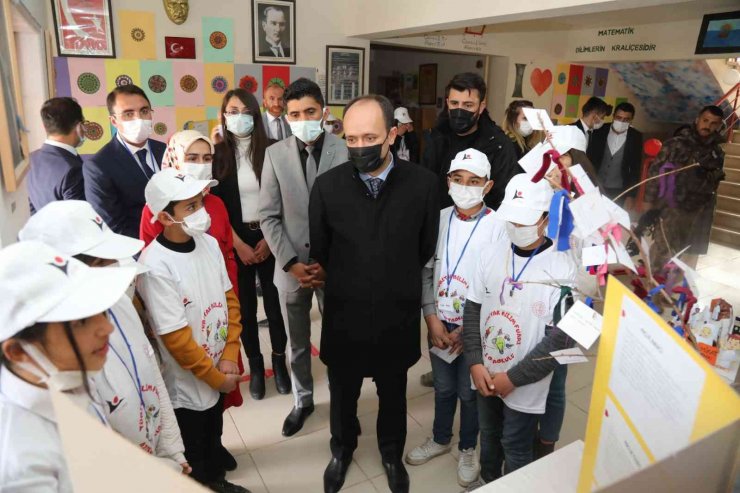 Kaymakam Solak, 4006 TÜBİTAK Bilim Fuarı’na katıldı