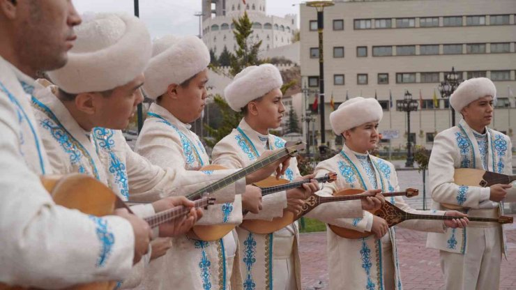 Kazakistanlı Sanatçılar Keçiören’de “Flash Mob” yaptı