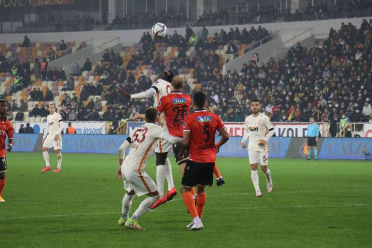 Spor Toto Süper Lig: Yeni Malatyaspor: 0 - Galatasaray: 0 (İlk yarı)