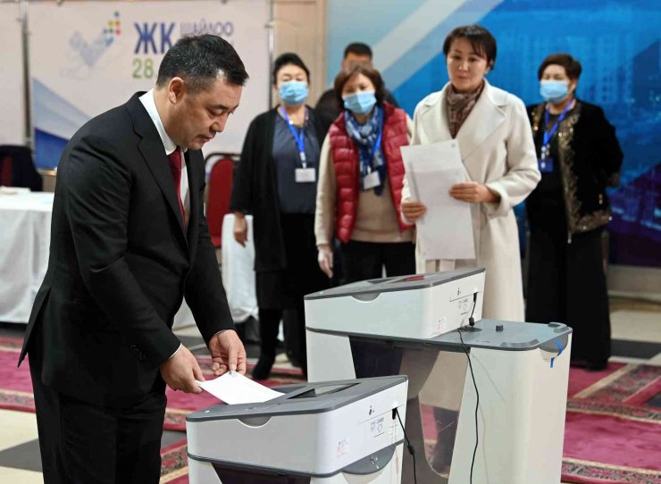 Kırgızistan’da halk parlamento seçimi için sandık başında