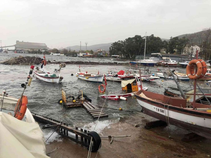Başkan Söğüt, tekneleri zarar gören balıkçılardan bilgi aldı