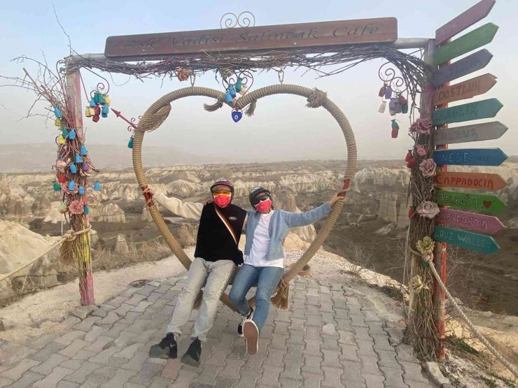 Kapadokya’da turistlere rüzgar engeli