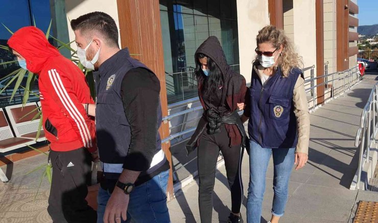 İzmir’de uyuşturucu tacirleri kıskıvrak yakalandı
