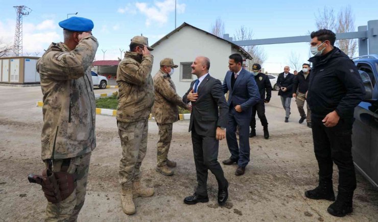 Ağrı Valisi Varol, Eren Kış-9 Şehit Jandarma Uzman Çavuş Hüseyin Keleş Operasyonu’nun harekat merkezini ziyaret etti