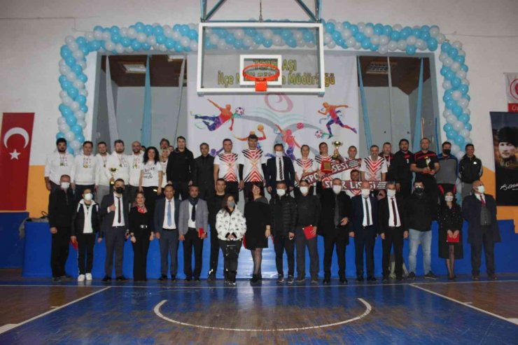 Eskişehir’de ’Öğretmenler yarışsın dostluk kazansın’ voleybol turnuvası