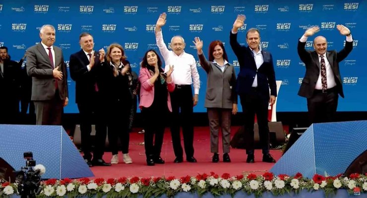 Başkan Soyer ve İzmir’deki belediye başkanları Mersin’deki mitinge katıldı