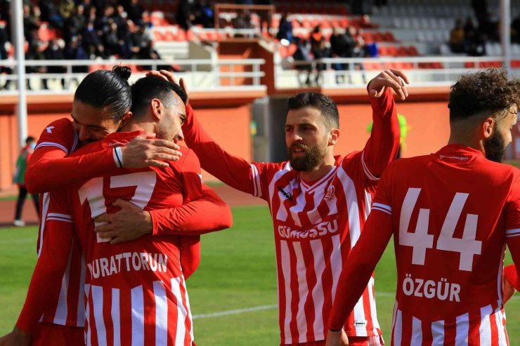 TFF 3. Lig: Gümüşhane Sportif Faaliyetler: 4 - Kardemir Karabükspor: 0