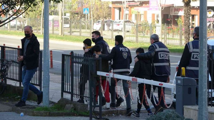 Çaldıkları otomobil ile İstanbul’a kaçan 3 çocuk adliyeye sevk edildi