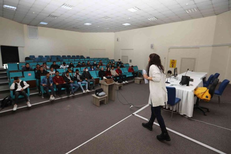 Van Büyükşehir Belediyesinden stajyer öğrencilere seminer