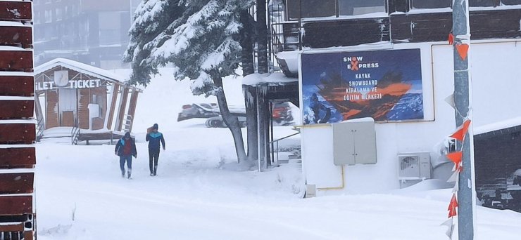 Uludağ’da yarım metre kar sevinci...Bu yıl Rus ve Ukraynalı turist yağacak