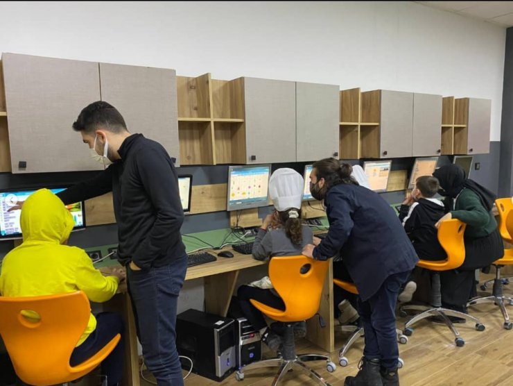 SAÜ IEEE Öğrenci Topluluğundan ilköğretim öğrencilerine kod eğitimi