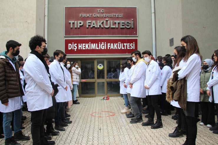 Elazığ’da hayatını kaybeden tıp öğrencisi için arkadaşları anma töreni düzenledi