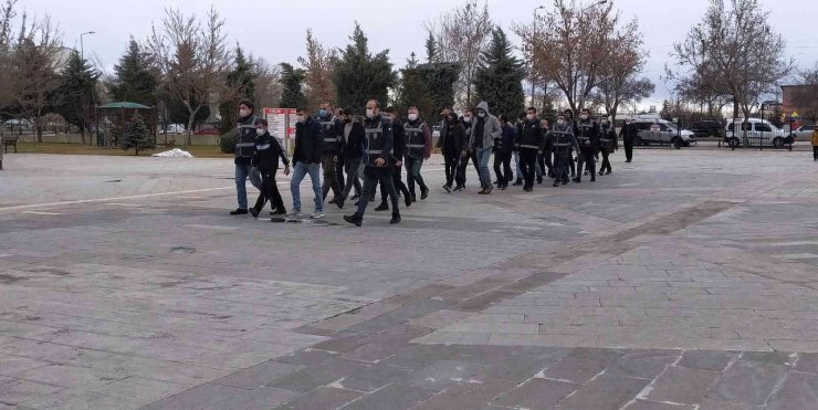Konya’da arama kararı olan 65 kişi yakalandı