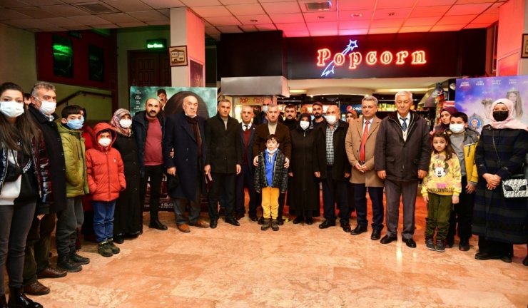 Başkan Çınar, ’Eren’ filmini şehit yakınları ve gazilerle birlikte izledi