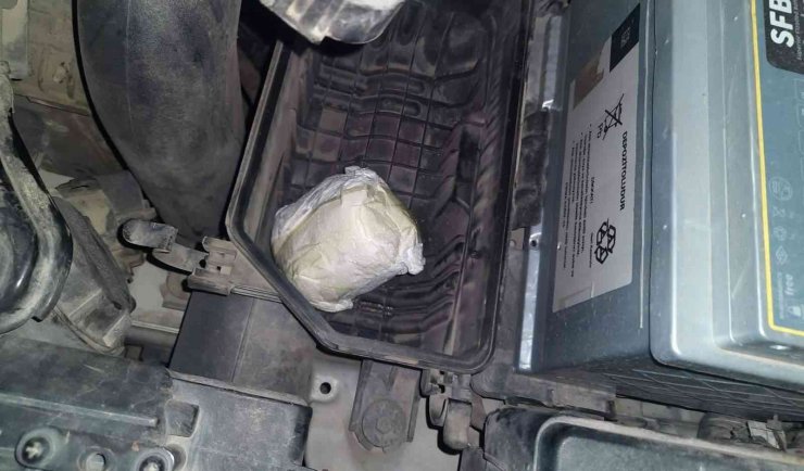 Siirt’te aracın hava filtresinde uyuşturucu madde ele geçirildi