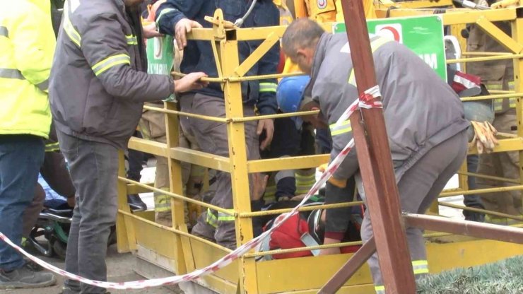 Kadıköy’de 25 metreden metro inşaatına düşen işçi ağır yaralandı
