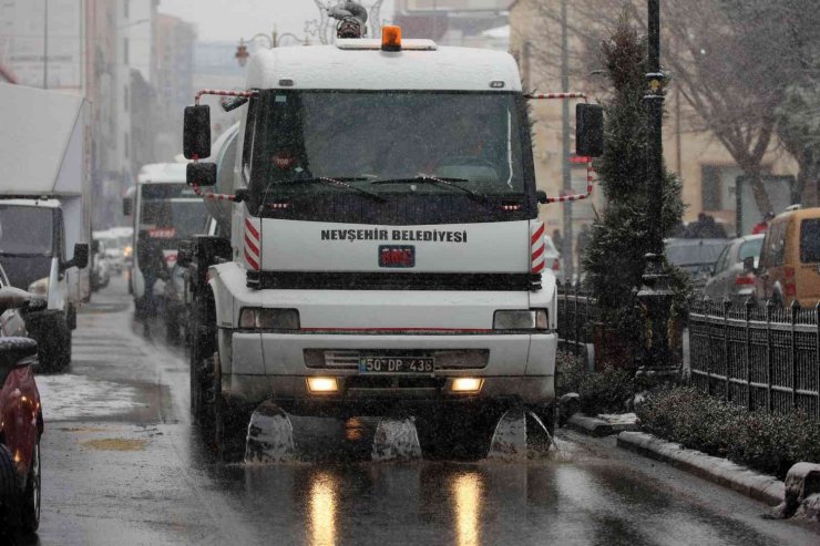 Nevşehir caddeleri solisyonla yıkanıyor