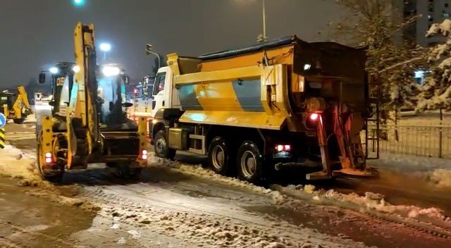 Diyarbakır’da kar mücadelesi aralıksız sürüyor