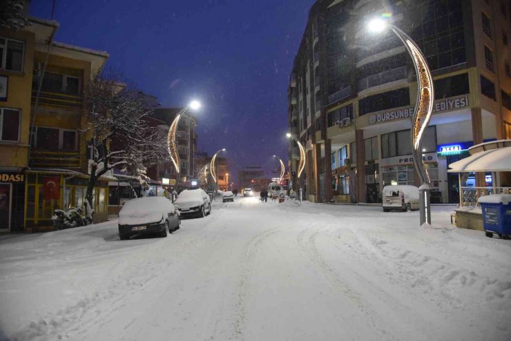 Dursunbey’de kar yağışı etkili oldu