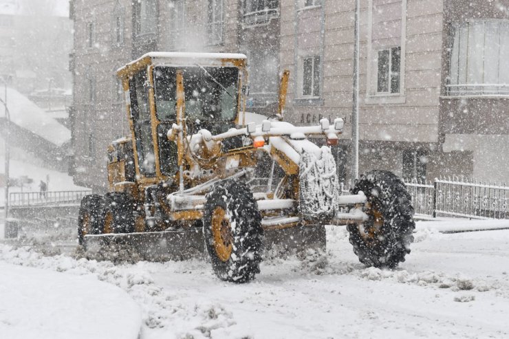 Yakutiye Belediyesi karla mücadeleyi artırdı