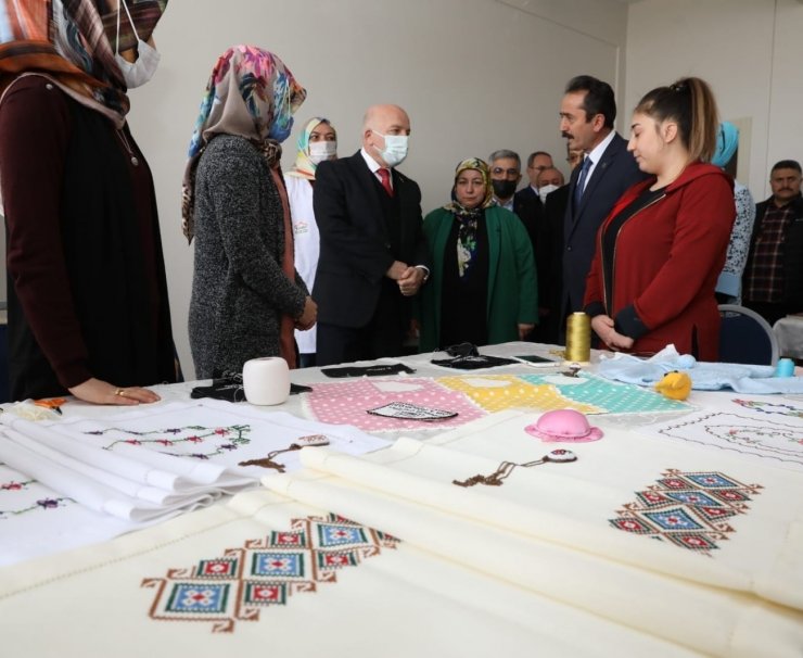 Erzurum Büyükşehir Belediye Başkanı Sekmen’den üreten kadınlara ziyaret