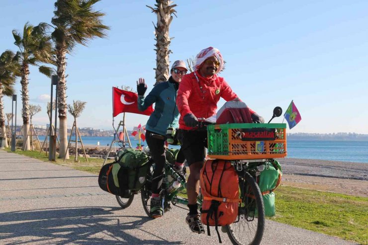 Bisikletleri ile Avrupa turuna çıkan Fransız çift Türk misafirperverliğine hayran kaldı