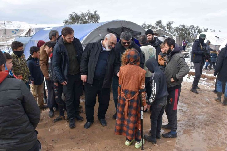 Suriyeli mültecilerin çadırları kar altında kaldı