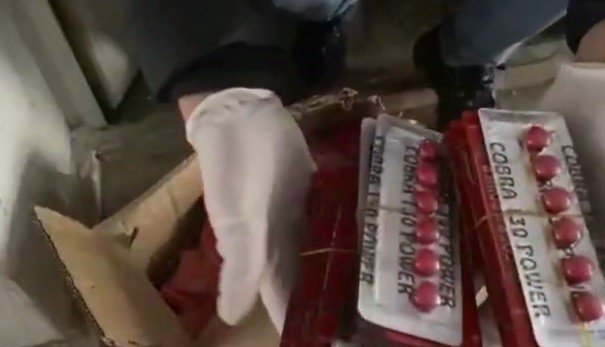 İzmir polisinden cinsel performans arttırıcı ürün kaçakçılarına operasyon