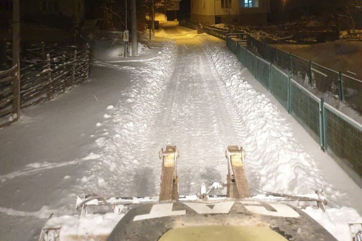 Tepebaşı kırsal mahallelerde kar ile mücadele sürüyor
