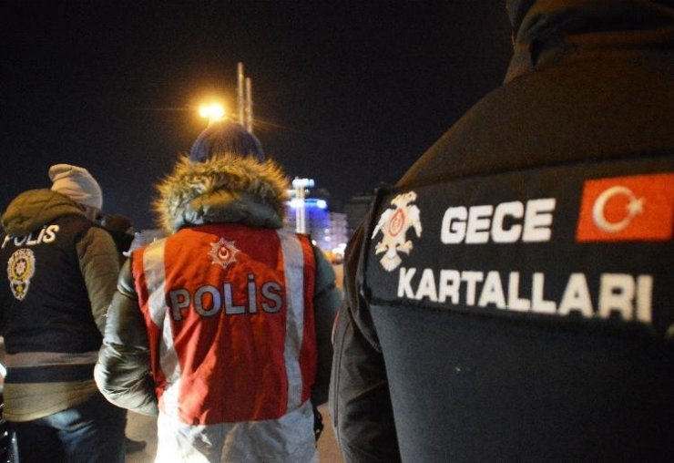 İstanbul’da Yeditepe Huzur Uygulamasında 4 bin 311 gram uyuşturucu madde ve 339 adet uyuşturucu hap ele geçirildi