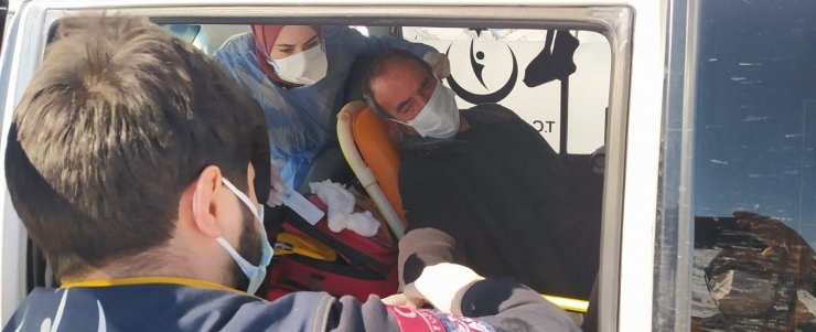Elazığ Sağlık Müdürü Prof. Dr. Polat, hasta kurtarma operasyonuna katıldı