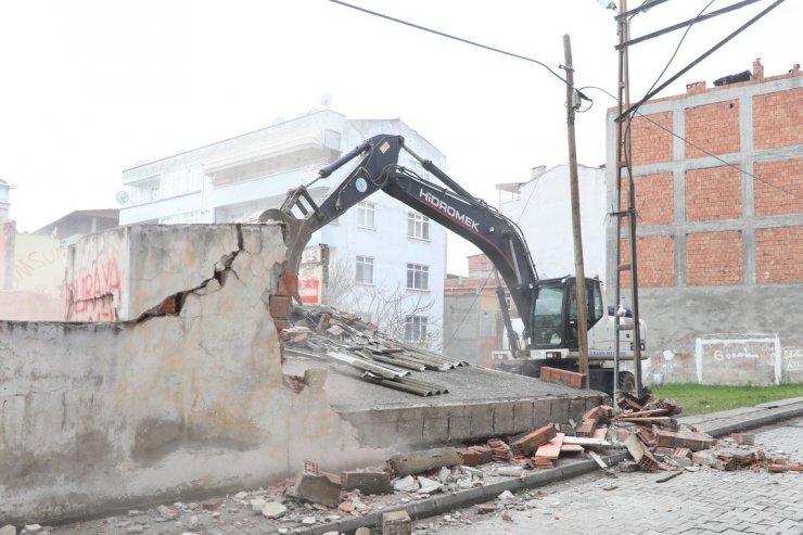 Samsun’da metruk binalar yıkılıyor