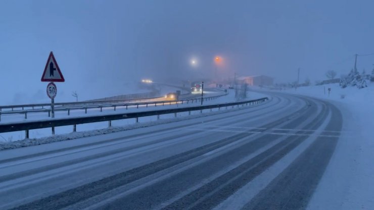 Bursa’da karla mücadele aralıksız sürüyor