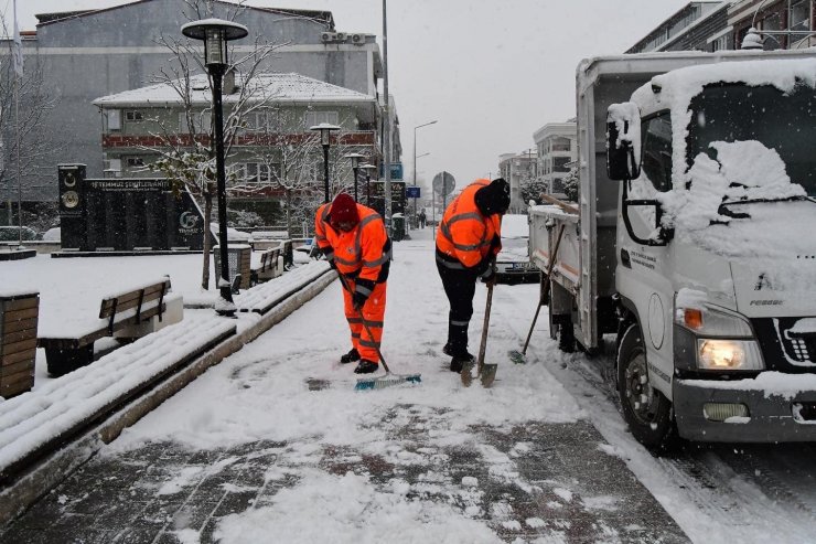 Altınova’da yollar açık, ekipler teyakkuzda
