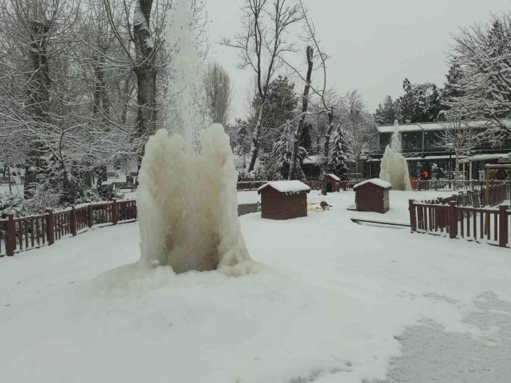 Ankara’da kar yağışı etkili olmaya devam ediyor