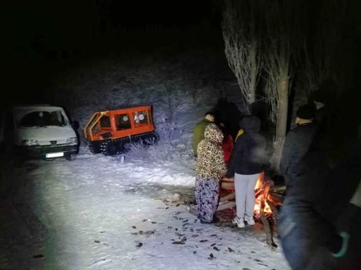 Aydın’ın yüksek kesimlerinde bir grup vatandaş karda mahsur kaldı