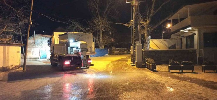 İzmir’de kar ve buzla mücadele