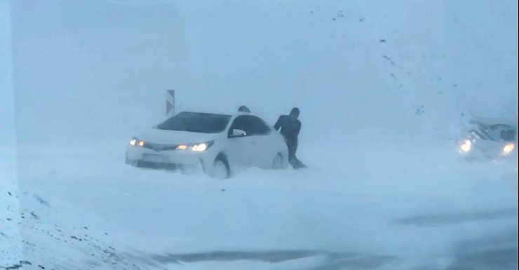 Tokat-Sivas karayolunda ulaşıma kar engeli